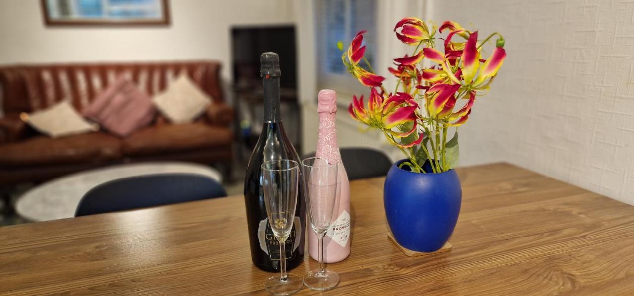 Inviting You To Your Home From Home 10 Minutes From Stratford Westfield London Bagian luar foto
